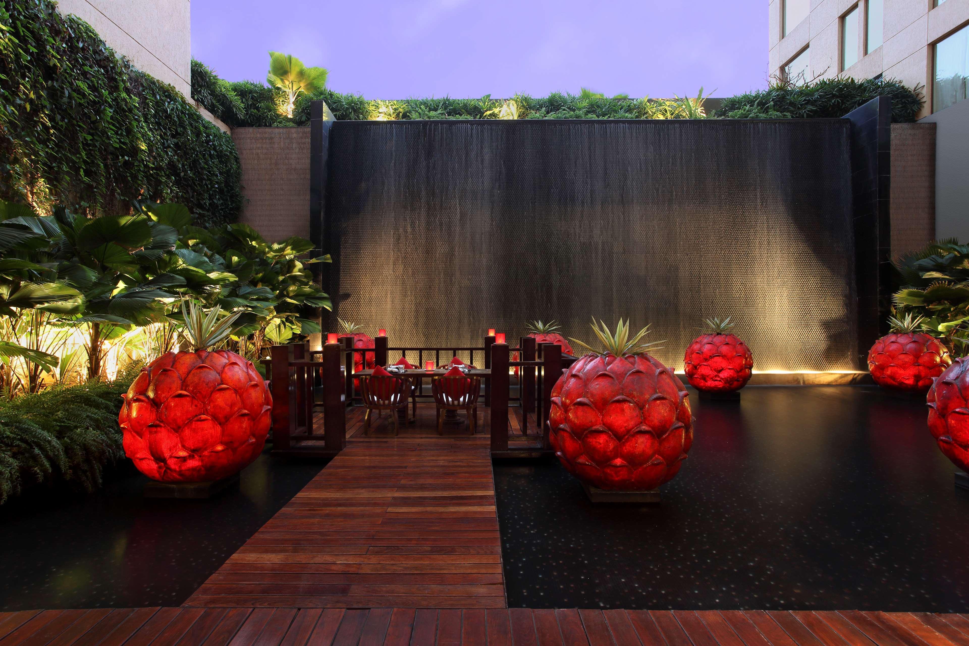 Hyatt Pune Dış mekan fotoğraf The outdoor dining area at the restaurant