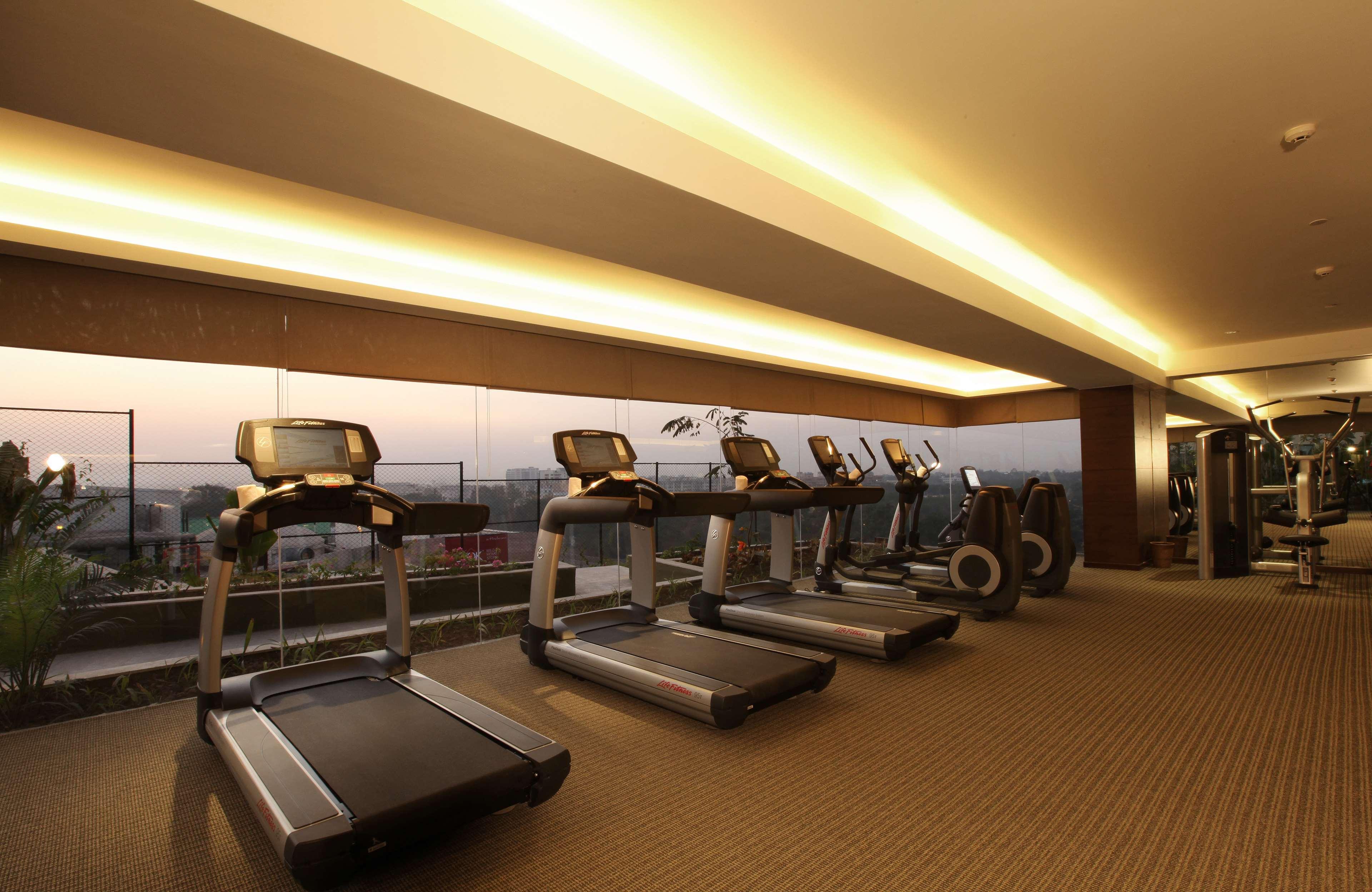 Hyatt Pune Dış mekan fotoğraf The gym at the hotel