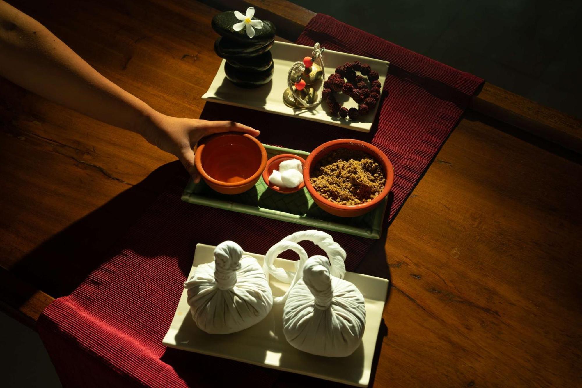 Hyatt Pune Dış mekan fotoğraf Thai herbal compress