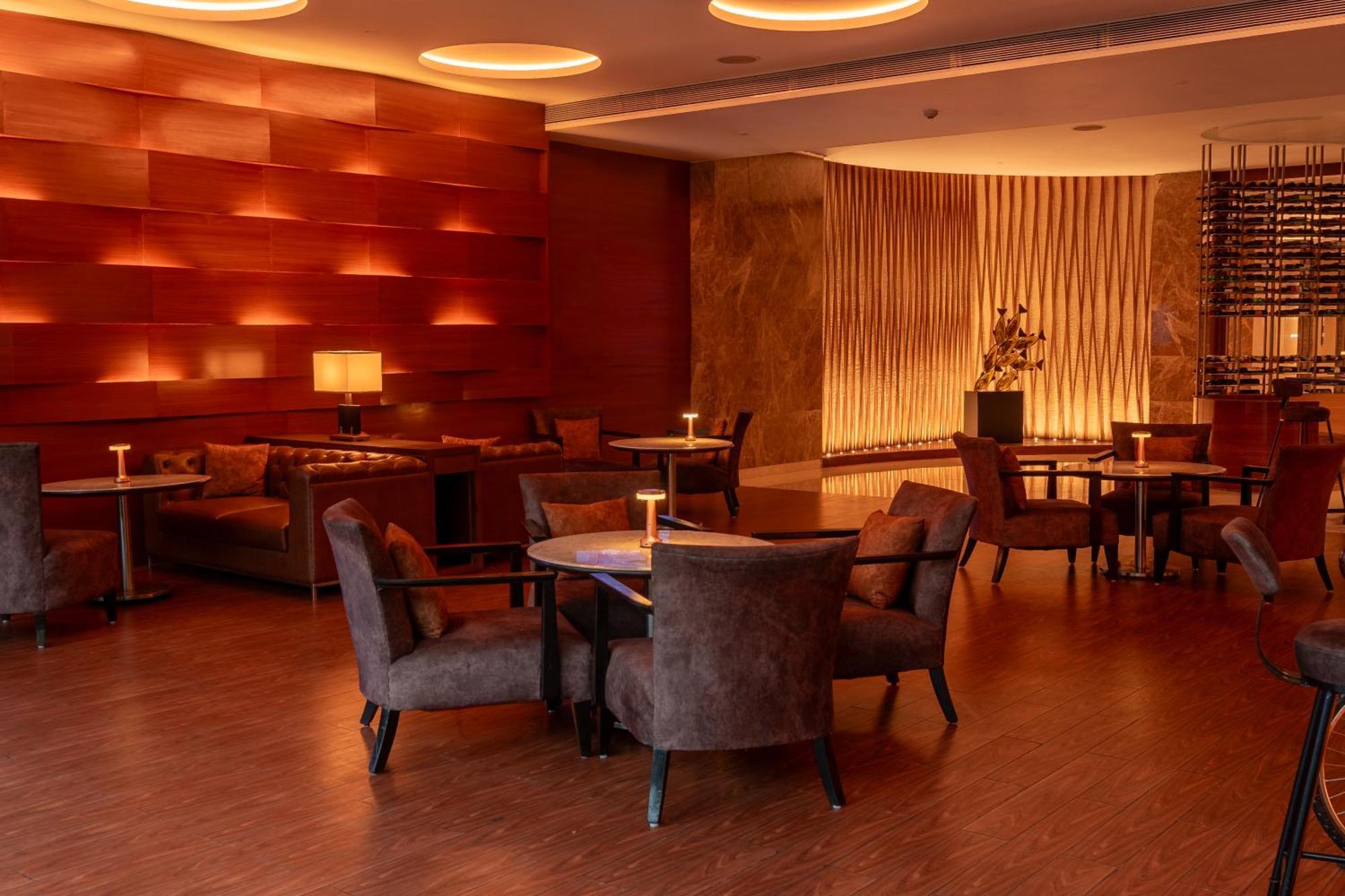 Hyatt Pune Dış mekan fotoğraf The lounge at the airport