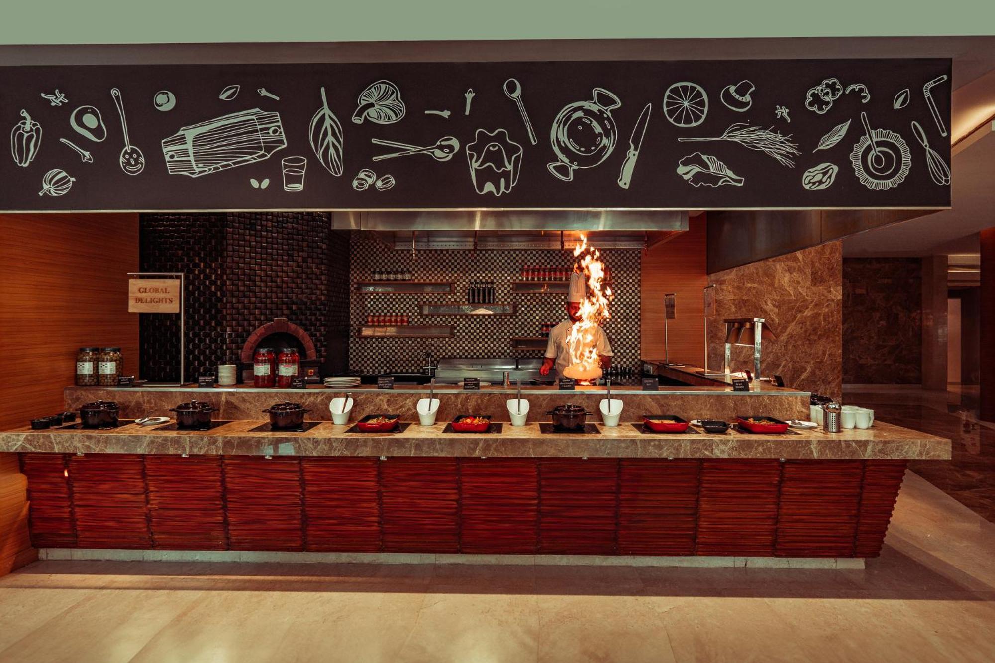 Hyatt Pune Dış mekan fotoğraf A live kitchen at a hotel