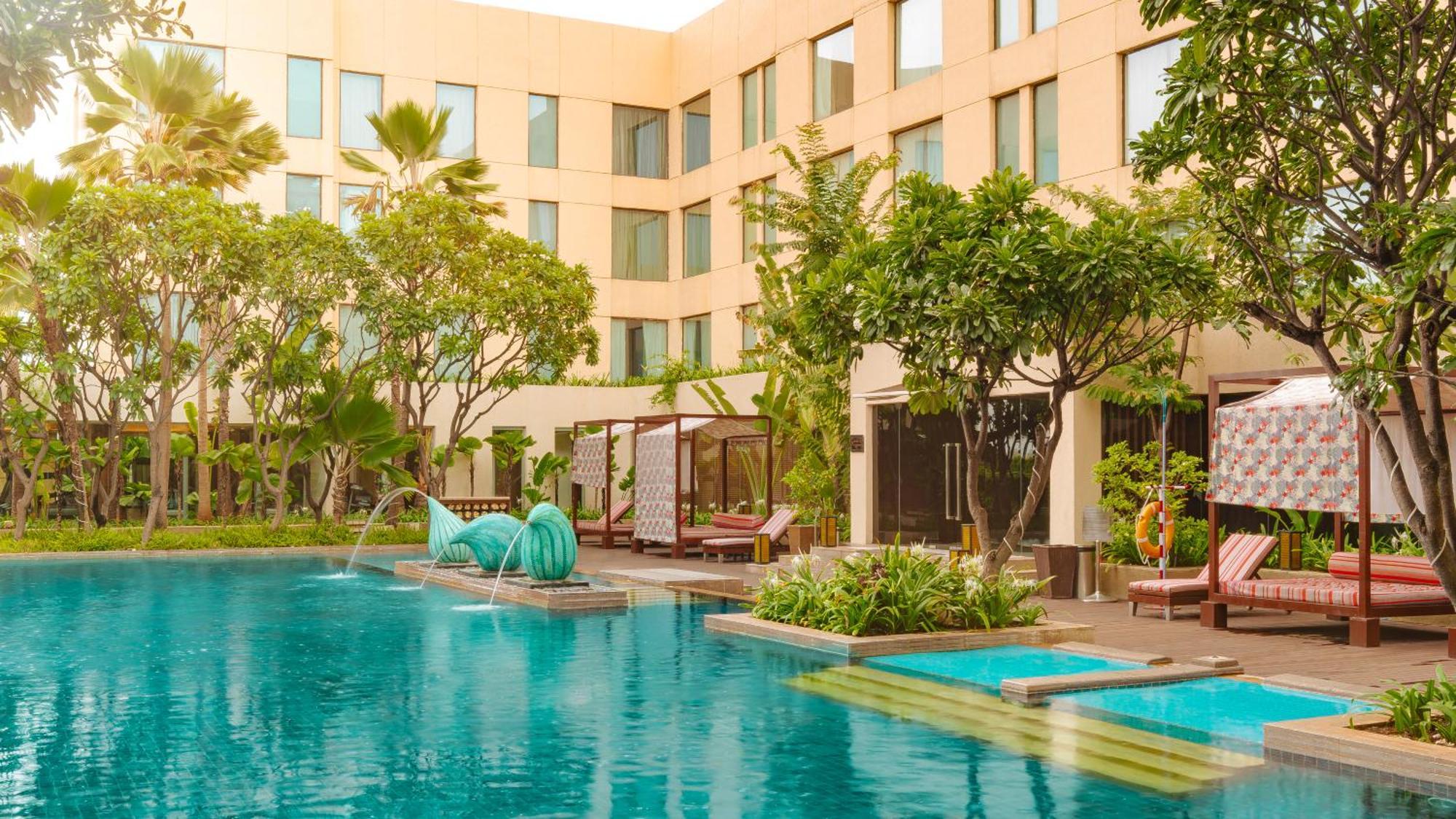 Hyatt Pune Dış mekan fotoğraf The pool at the hotel