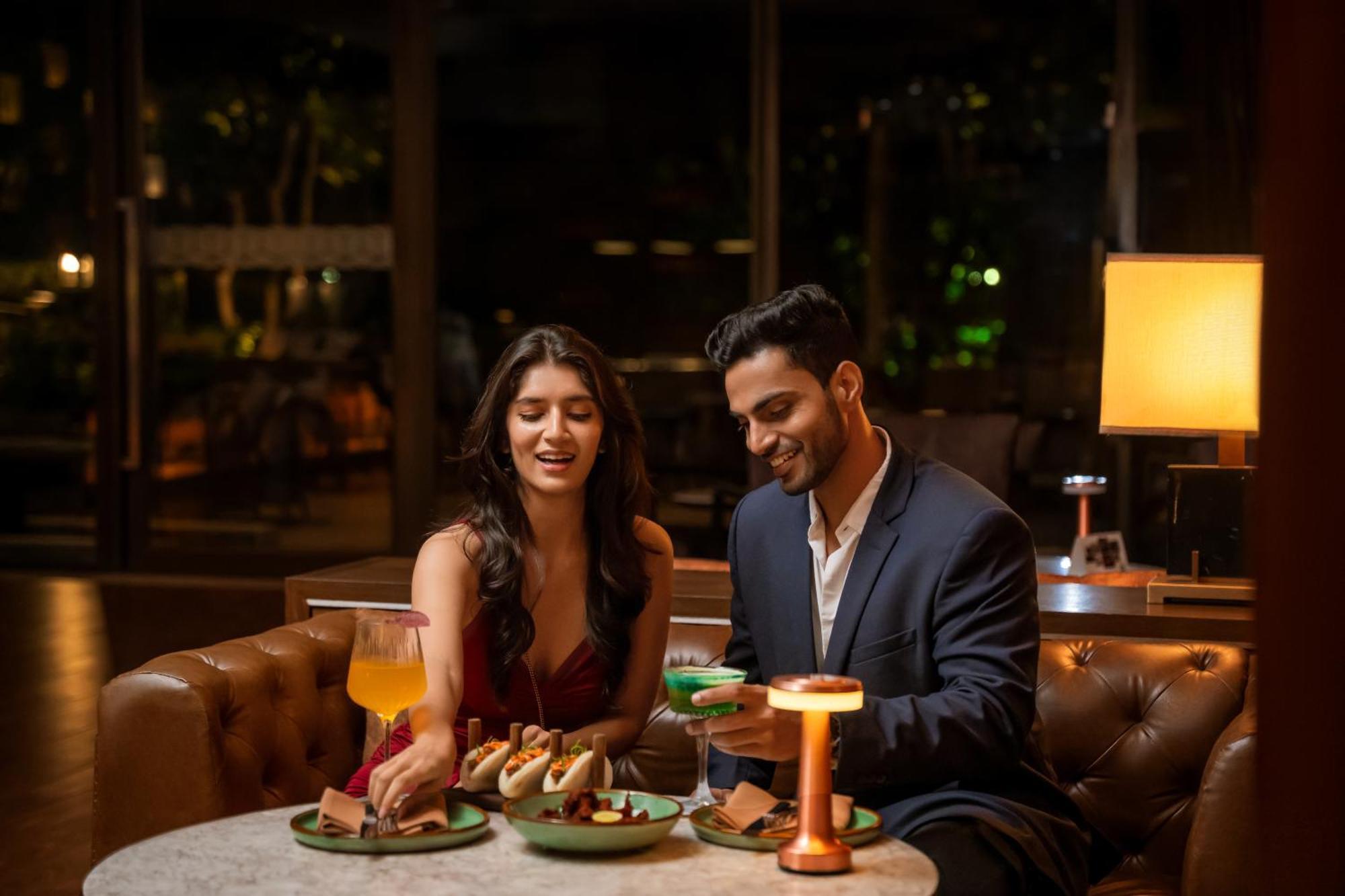 Hyatt Pune Dış mekan fotoğraf A couple dining at a restaurant