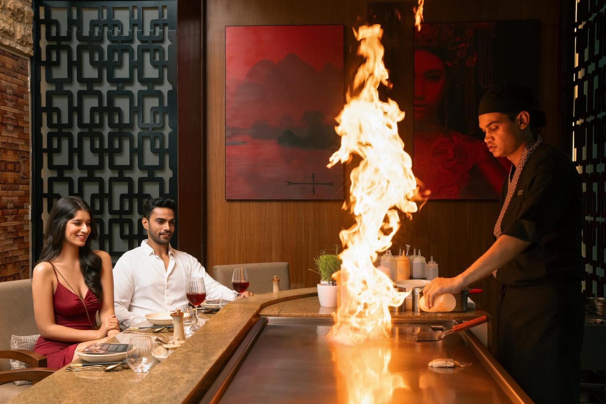 Hyatt Pune Dış mekan fotoğraf Teppanyaki at the Taj Mahal Palace, Mumbai
